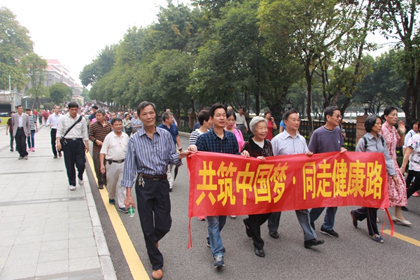 我院舉行“為築中國夢.共赴新征程”老同誌集體環院行活動